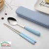 Bồ đồ ăn thìa đũa inox tay cầm nhựa kèm hộp phong cách Nhật Bản