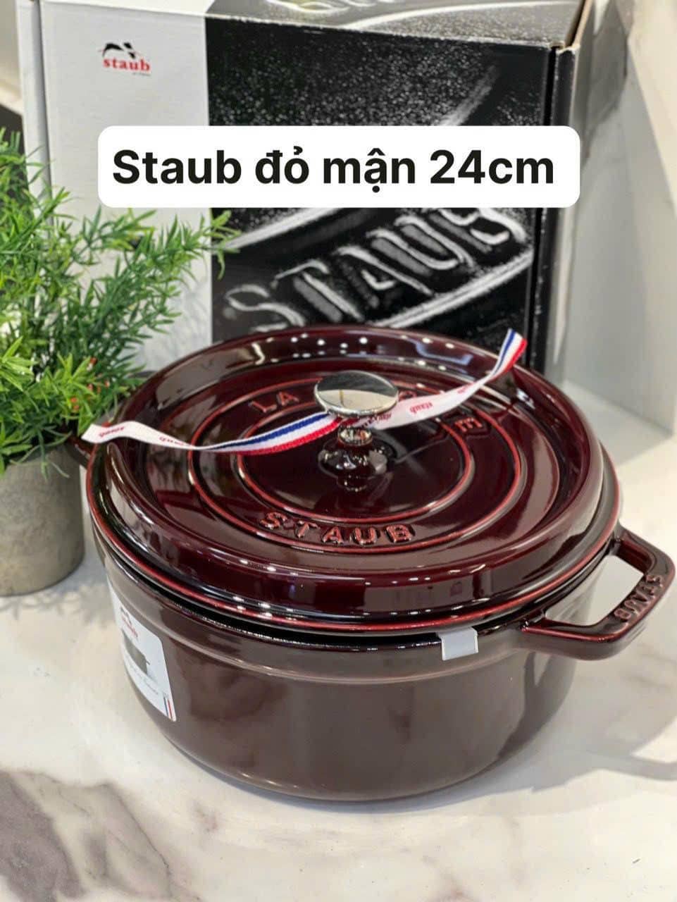 Nồi gang 24cm màu mận chín Staub Round Cocotte Grenadine 40509-357-0 - Gia  Dụng Nhà Việt